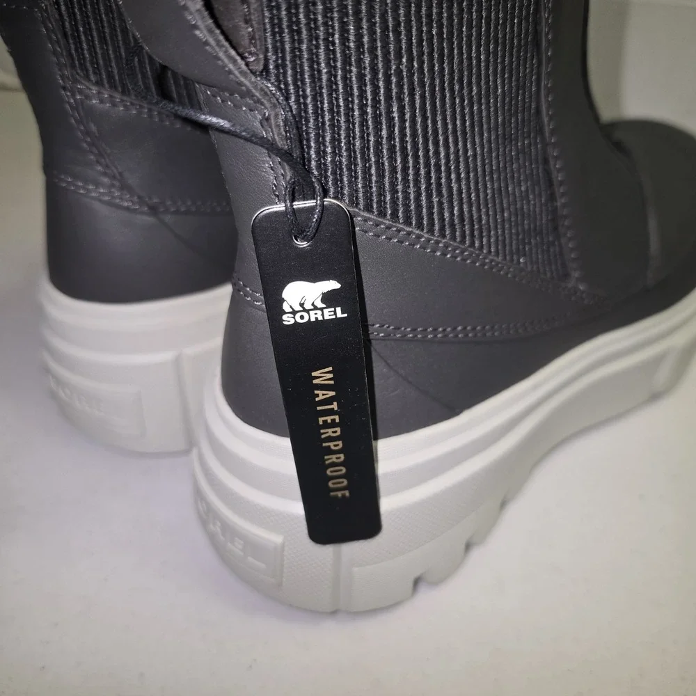Sorel Women's Caribou X Chelsea Boots -Black Leather - NIB - SZ 7 Waterproof